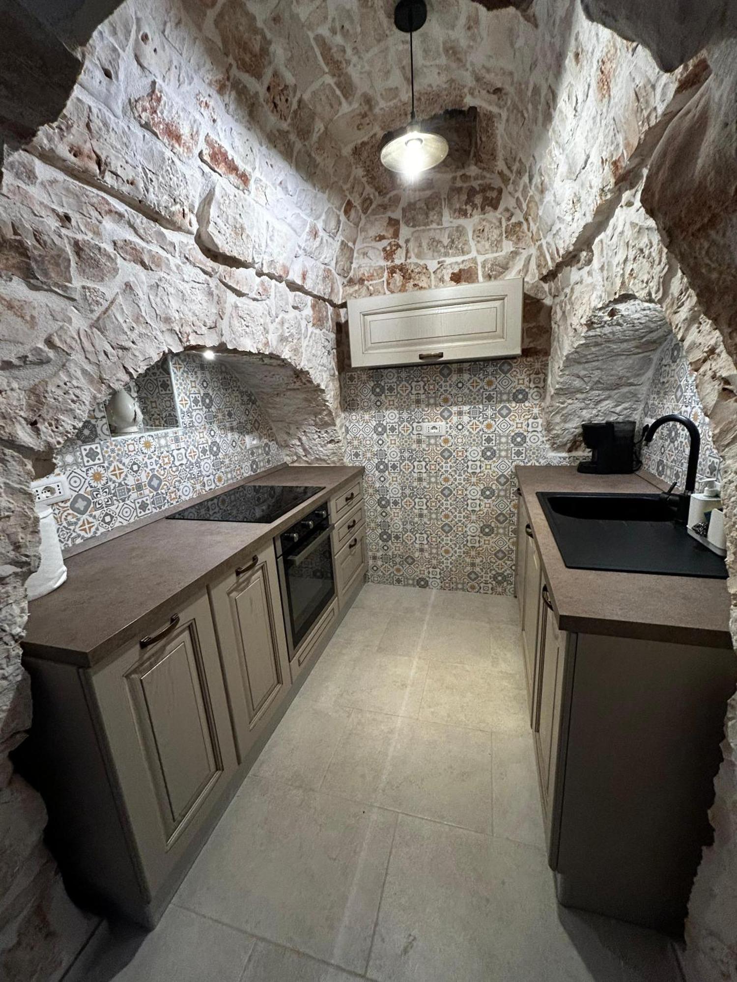 Il Trullo Di Bina Bed & Breakfast เปซเซ ดิ เกรโก ภายนอก รูปภาพ