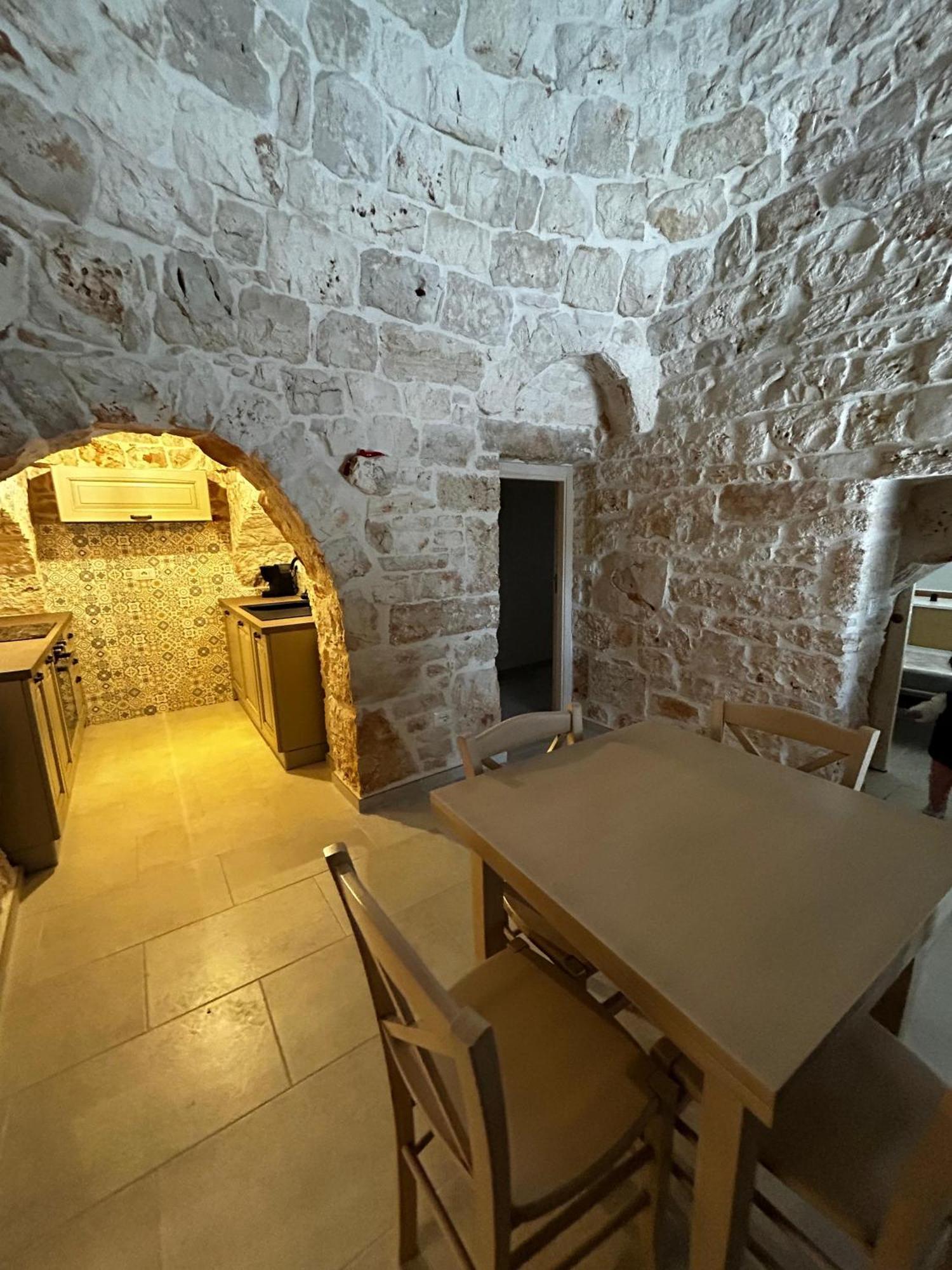 Il Trullo Di Bina Bed & Breakfast เปซเซ ดิ เกรโก ภายนอก รูปภาพ