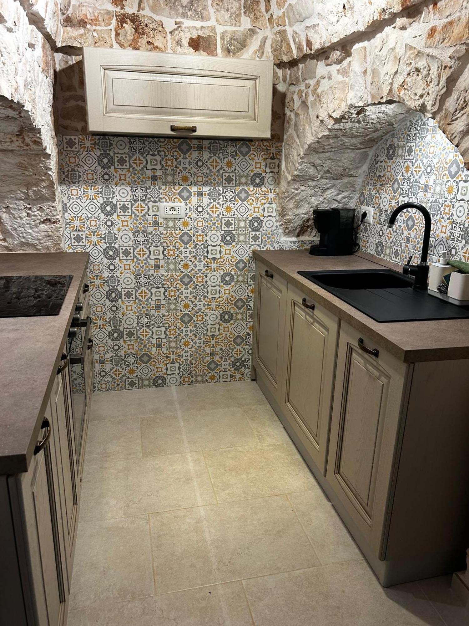Il Trullo Di Bina Bed & Breakfast เปซเซ ดิ เกรโก ภายนอก รูปภาพ
