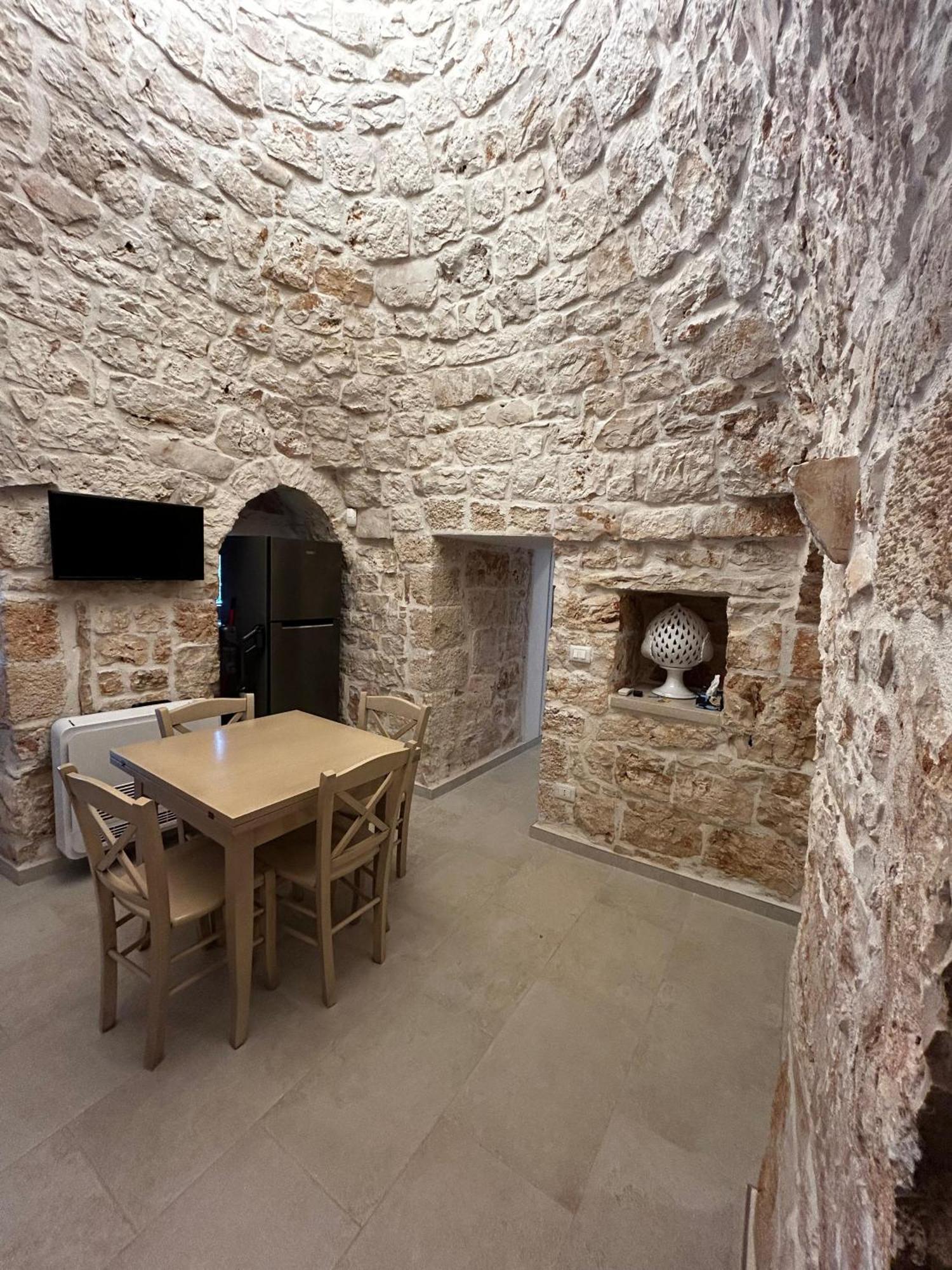 Il Trullo Di Bina Bed & Breakfast เปซเซ ดิ เกรโก ภายนอก รูปภาพ